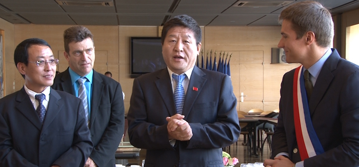 le consul de Chine, monsieur Guobin Zhang rencontre le maire David Valence